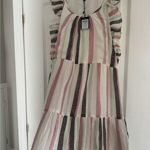 Vero Moda NWTWhite and Gray Flutter Sleeve Sundress. Top 21”length 37,5”